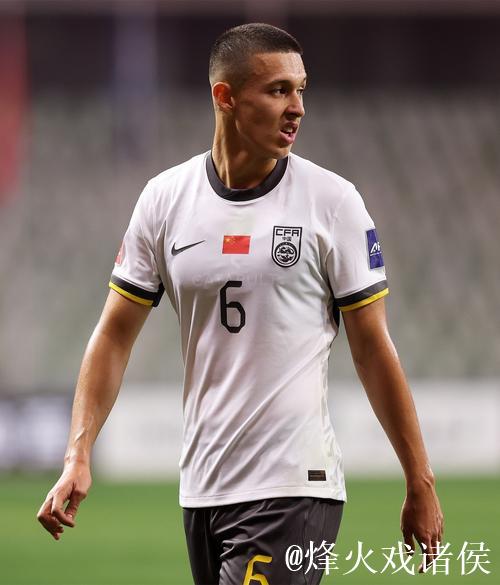 伊万反复犹豫如何用好王钰栋 忽边忽中？陷入两难！